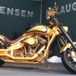 دراجة نارية من الذهب