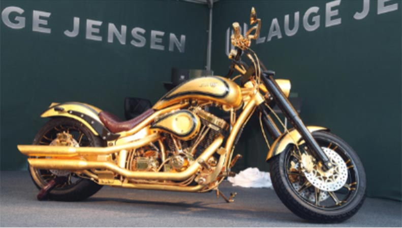 دراجة نارية من الذهب