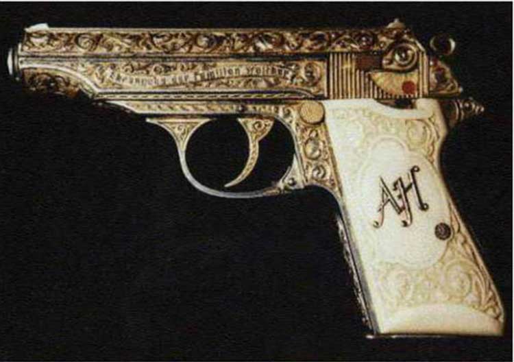 مسدس أدولف هتلر بسعر 114.000 ألف دولار