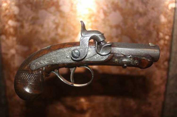 مسدس قاتل أبراهام لينكولن «لا يقدر بثمن»