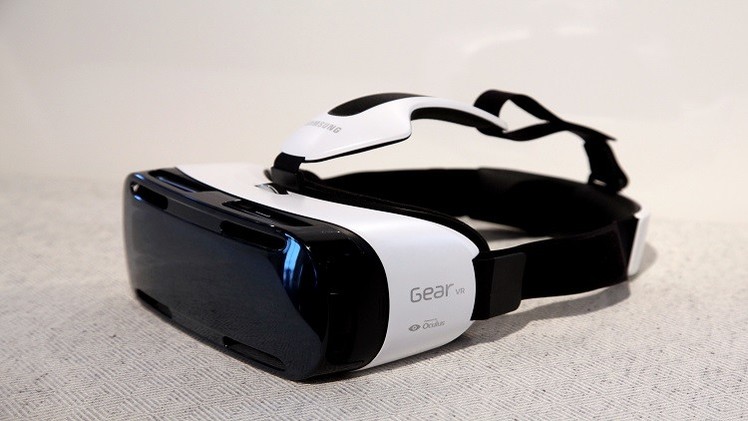 نظارة الواقع الافتراضي من سامسونغ Gear VR