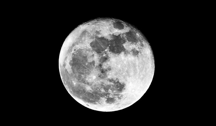 القمر مكتملاً للمرة الأخيرة هذا العام