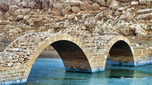 جسر أثري يظهر في لبنان