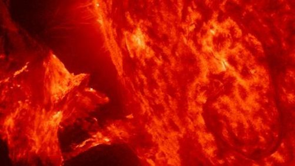 انفجار في الشمس يمكن ان يبتلع الارض