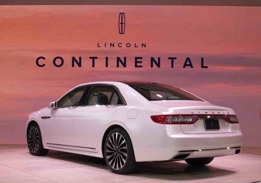 التصميم الخلفي للسيارة لينكولن كونتينينتال 2017