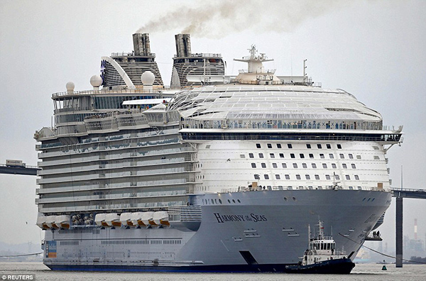 32232B9800000578-3489643-Size_Harmony_Of_The_Seas_is_330ft_longer_than_the_Titanic_and_is-a-1_1457844210792