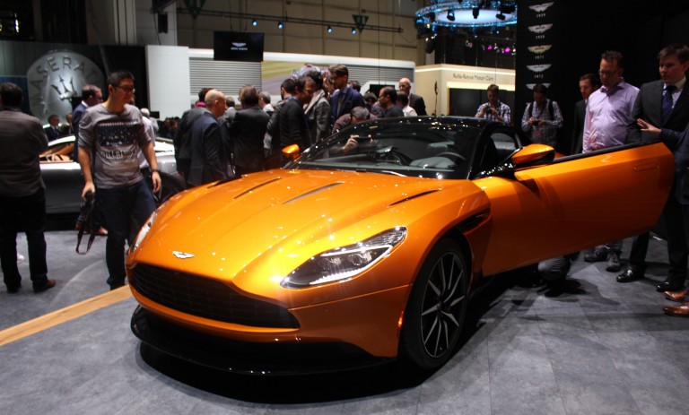 استون مارتن DB11 2017 .. الجيل الاول