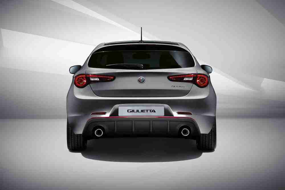 التصميم الخلفي للسيارة الفا روميو جولييتا 2017
