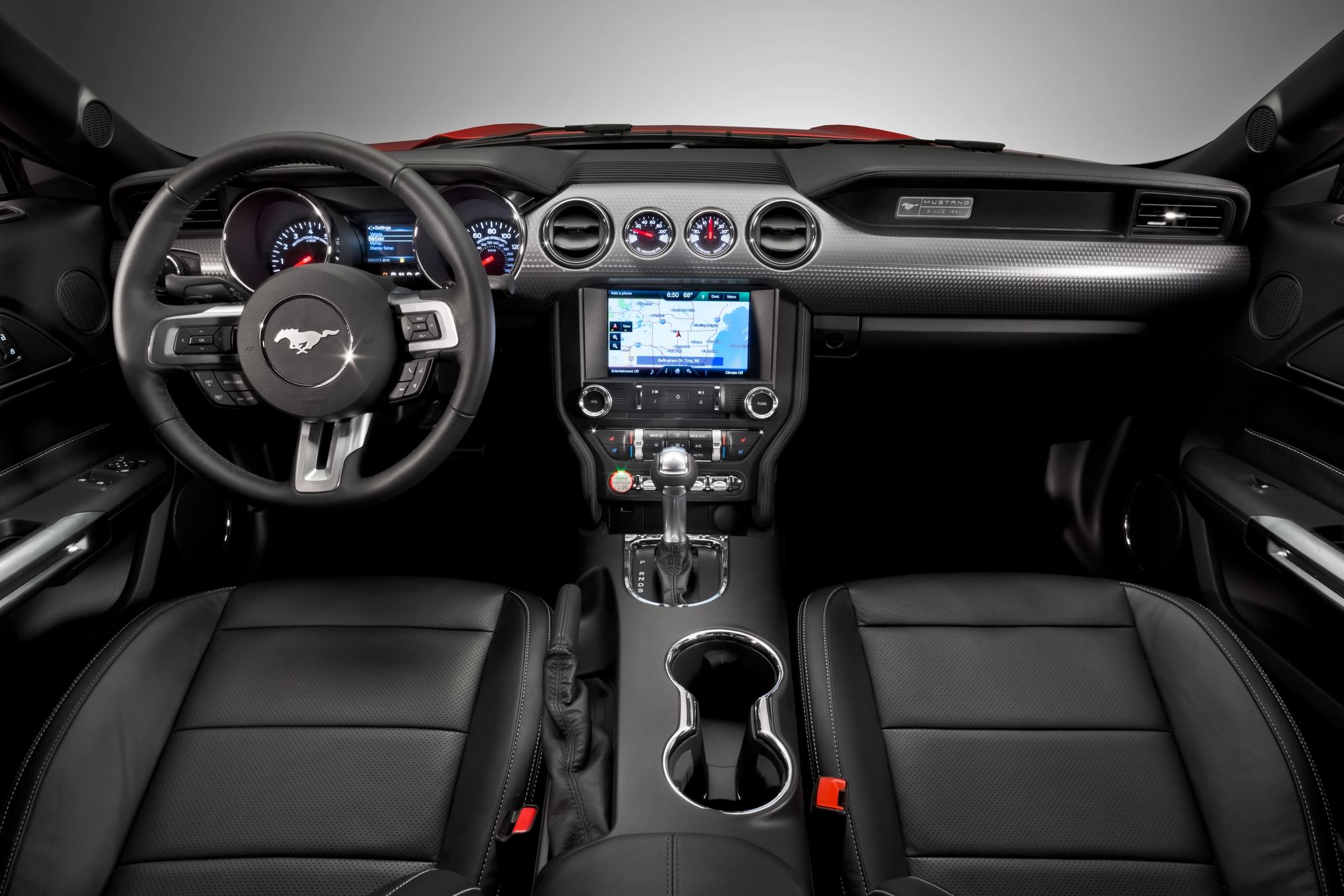  التصميم الداخلي للسيارة فورد موستانج 2016 إيكوبوست 