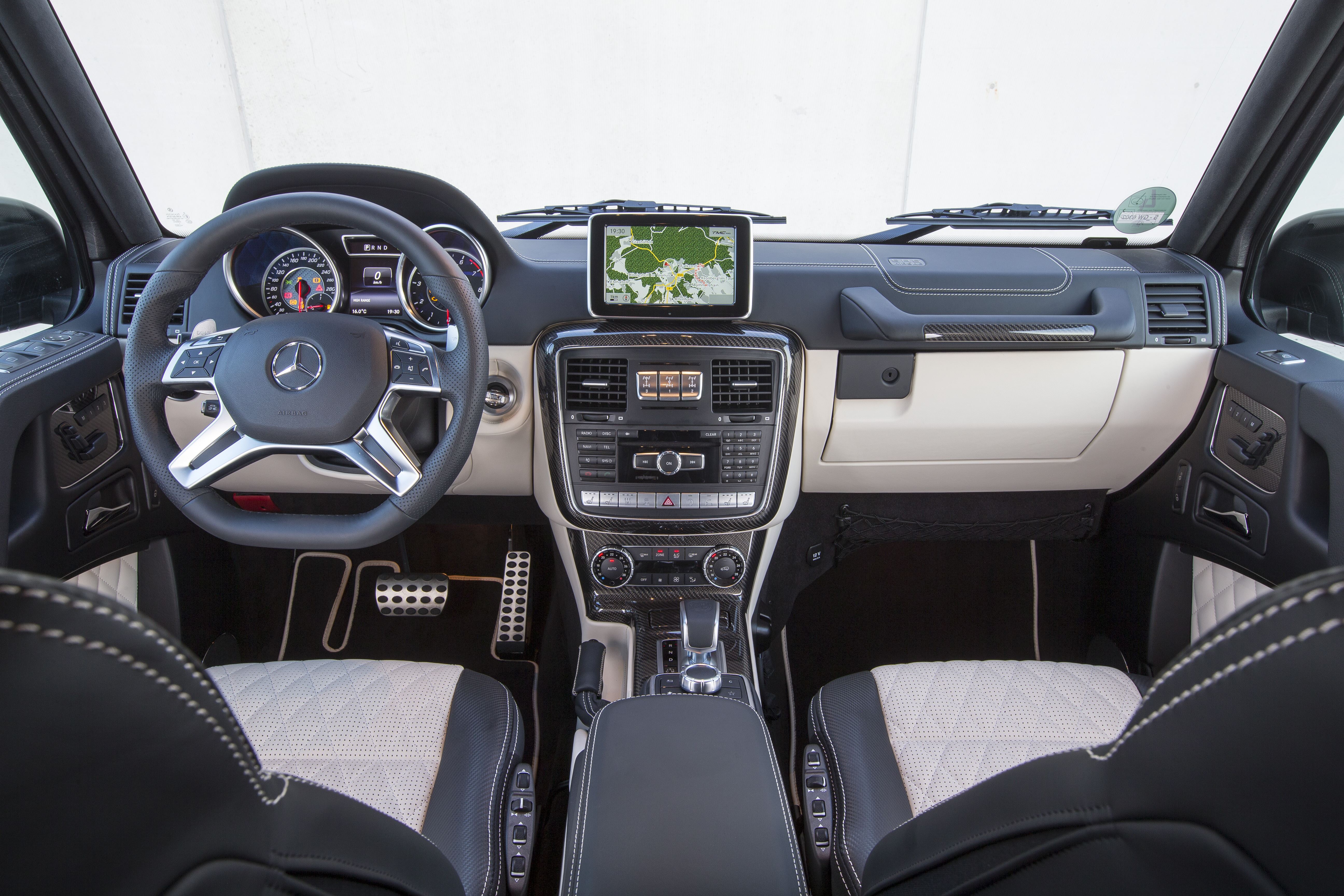 التقنيات التكنولوجية التي زودت بها السيارة مرسيدس جي 63 2016