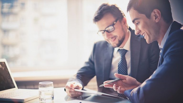 دراسة من لينكدإن تكشف أولويات الباحثين عن عمل في الإمارات