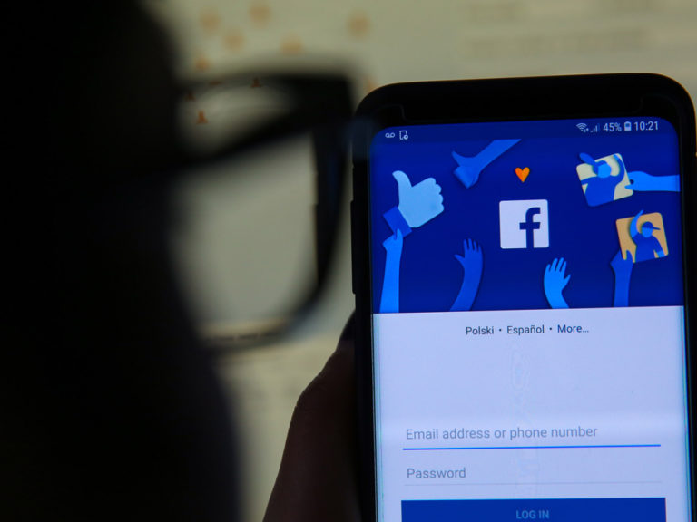 فيسبوك و Cambridge Analytica | إكتشف هل تم فضح أسرارك ؟