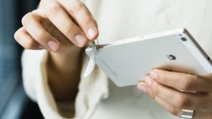 فتح منفذ بطاقة SIM بدون المفتاح المخصص لها – تعلم كيف