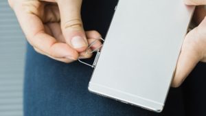 فتح منفذ بطاقة SIM بدون المفتاح المخصص لها – تعلم كيف