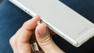 فتح منفذ بطاقة SIM بدون المفتاح المخصص لها – تعلم كيف