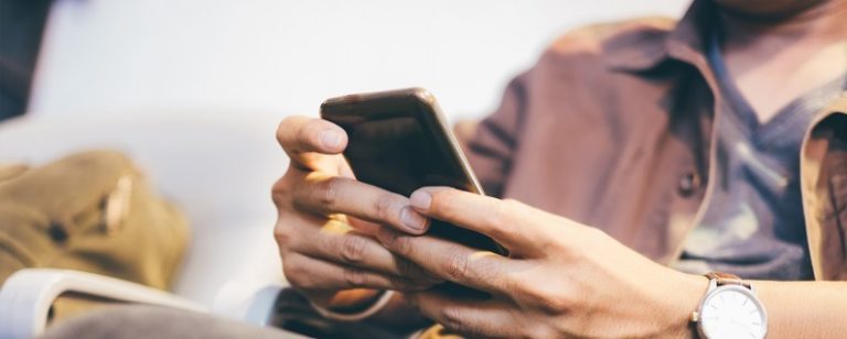 إزالة التطبيقات من شريط التطبيقات في الرسائل على الأيفون - تعلم كيف