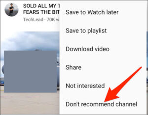 حدد "عدم التوصية بقناة" من قائمة الفيديو المكونة من ثلاث نقاط في تطبيق YouTube.