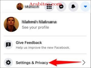 حدد "الإعدادات والخصوصية" على فيسبوك